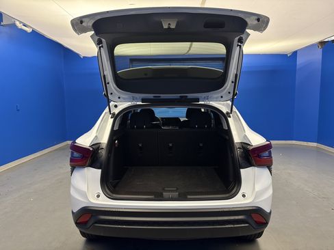 Used 2024 Chevrolet Trax LS image 25