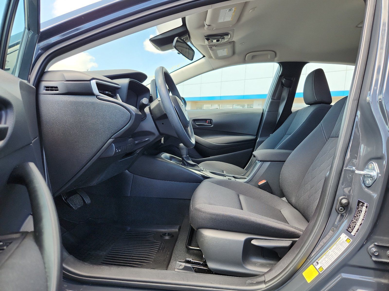 Used 2025 Toyota Corolla LE FWD image 13