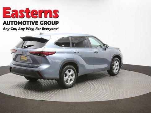 Used 2023 Toyota Highlander LE image 41