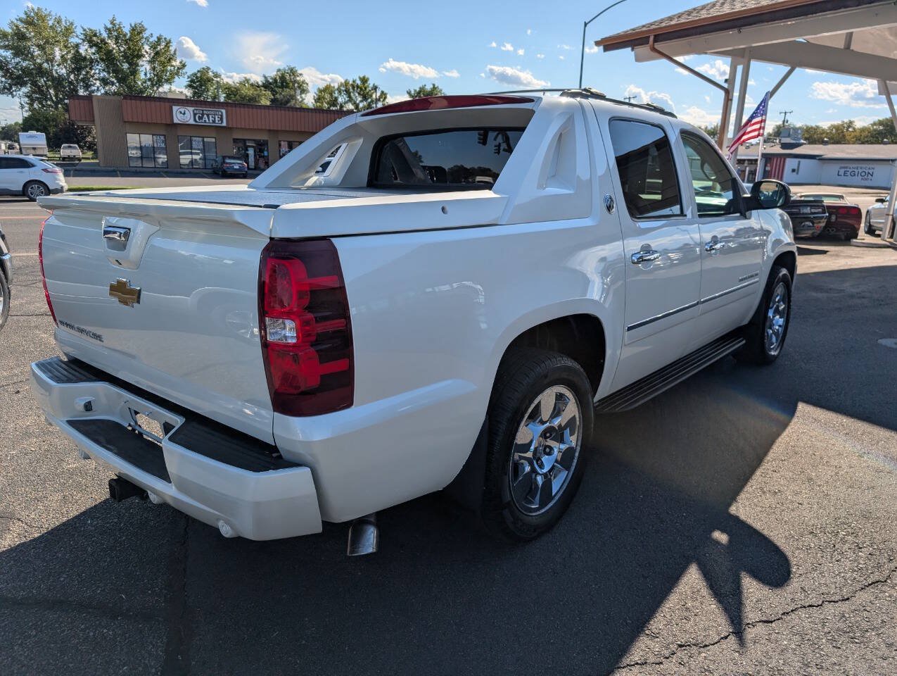 Used 2013 Chevrolet Avalanche LTZ AWD/4WD image 8