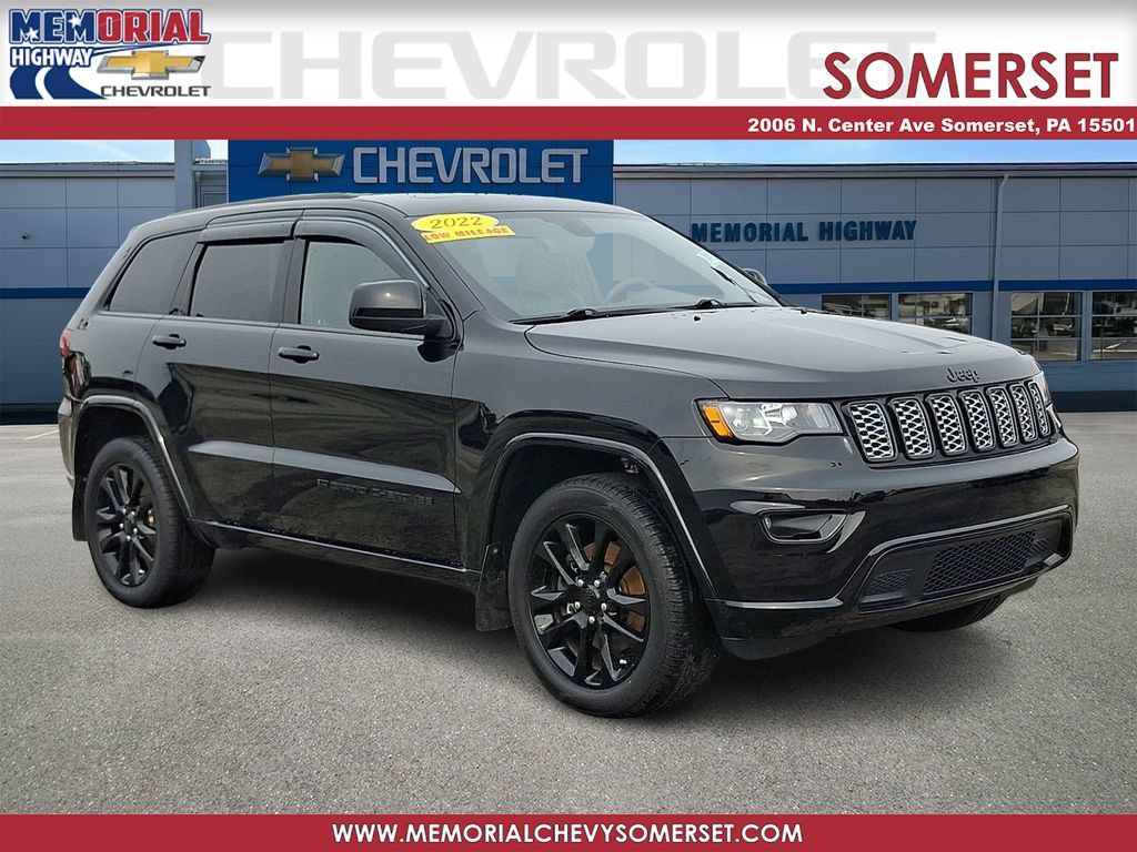 Used 2022 Jeep Grand Cherokee Laredo X AWD/4WD image 1