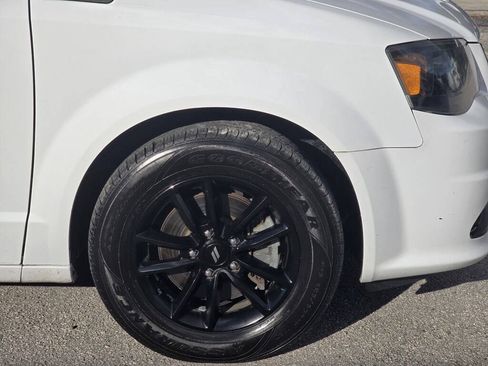 Used 2019 Dodge Grand Caravan SE FWD image 9