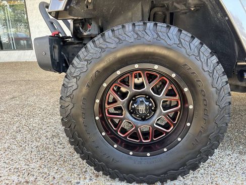 Used 2017 Jeep Wrangler Unlimited Rubicon AWD/4WD image 31