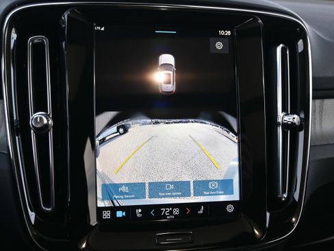 Used 2025 Volvo XC40 B5 Core image 15