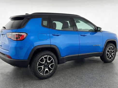 Used 2025 Jeep Compass Trailhawk AWD/4WD image 9