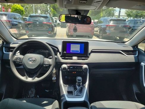 Used 2024 Toyota RAV4 LE AWD/4WD image 9
