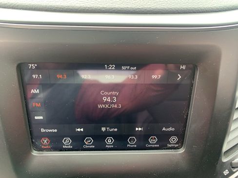 Used 2019 Jeep Cherokee Latitude Plus w/ Comfort/Convenience Group image 25