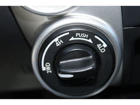 Used 2018 Nissan Titan SL w/ Chrome Package AWD/4WD image 29