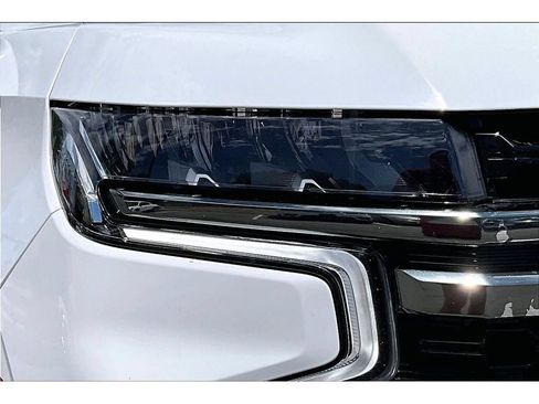 Used 2022 Chevrolet Tahoe Z71 w/ Luxury Package AWD/4WD image 33