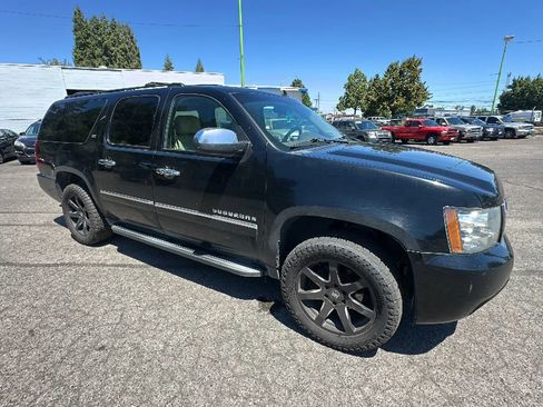 Used 2012 Chevrolet Suburban LTZ image 2