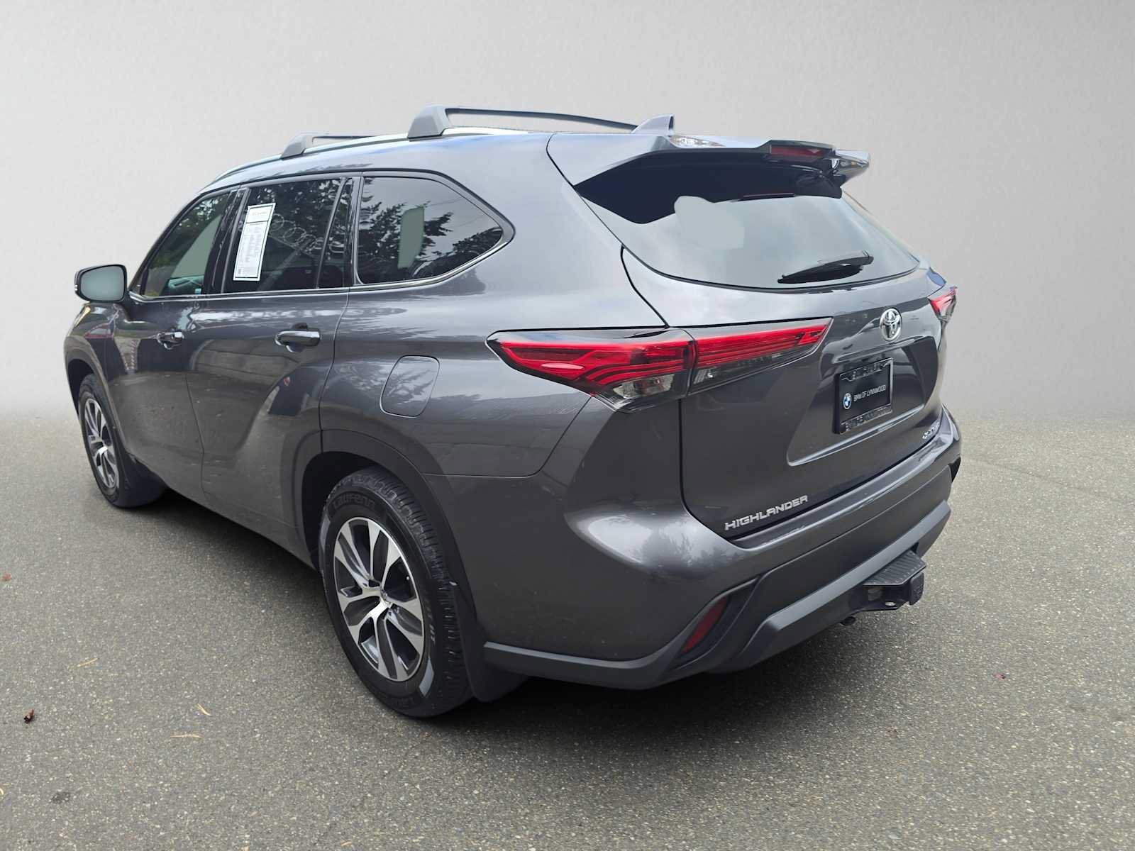 Used 2020 Toyota Highlander XLE AWD/4WD image 5