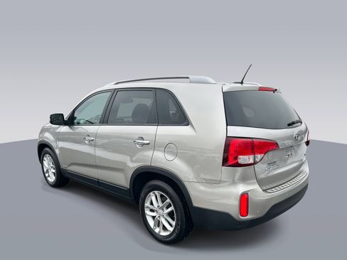 Used 2015 Kia Sorento LX image 5
