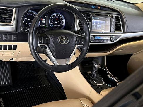 Used 2019 Toyota Highlander XLE image 9
