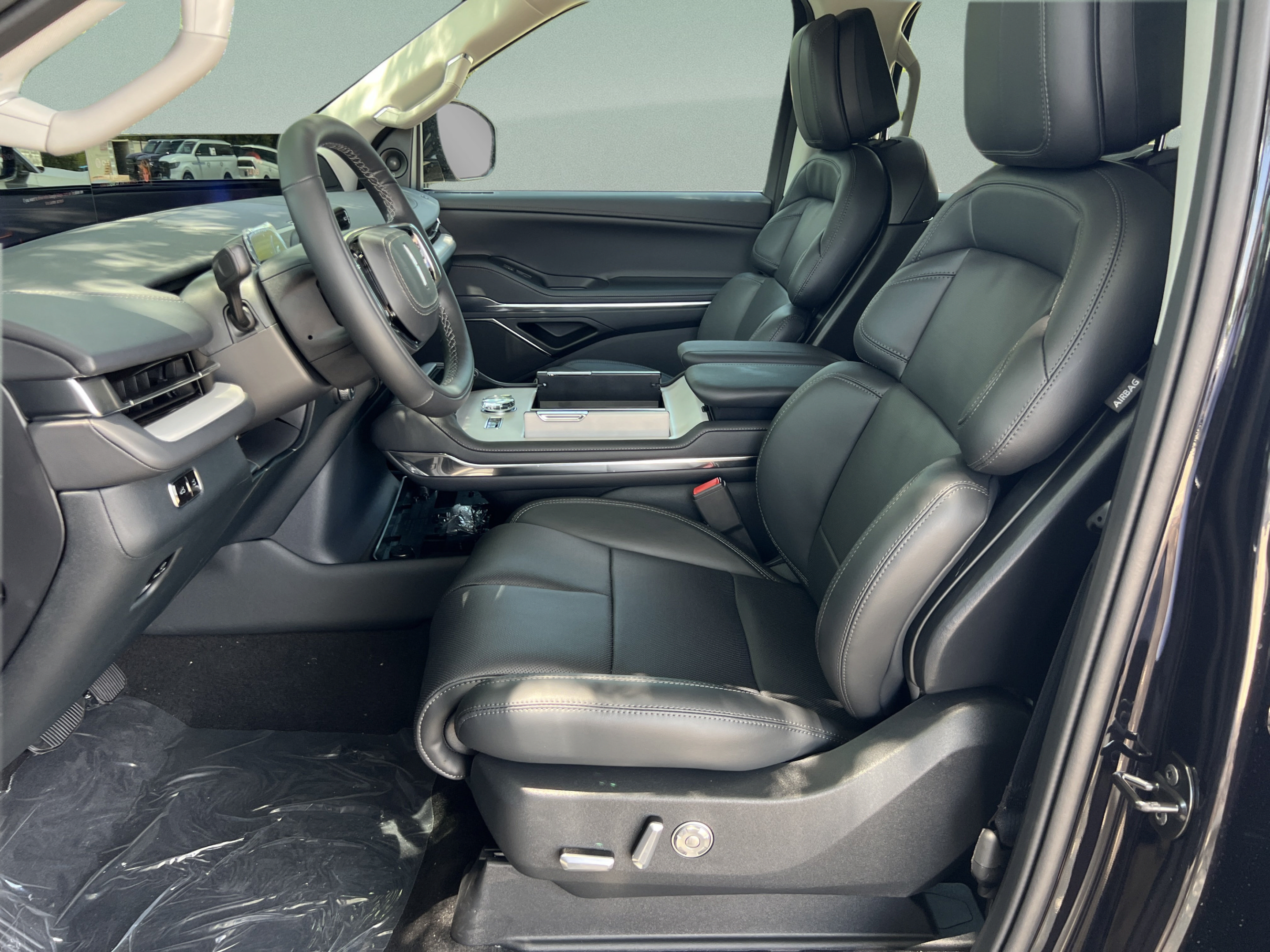 New 2027 Lincoln Navigator Premiere RWD image 17