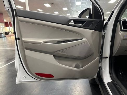 Used 2019 Hyundai Tucson Sport image 13