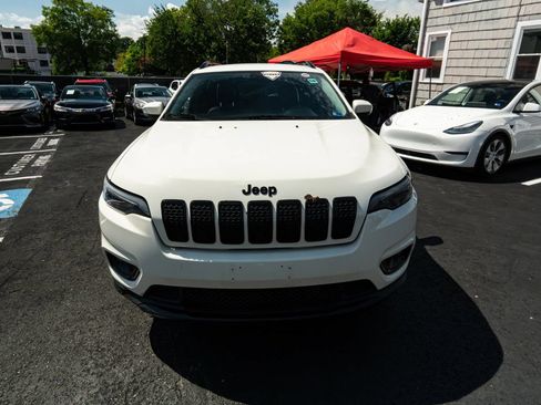 Used 2019 Jeep Cherokee Latitude Plus AWD/4WD image 9