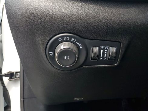 Used 2025 Jeep Compass Limited image 12