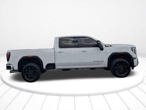 Used 2025 GMC Sierra 2500 AT4 image 2