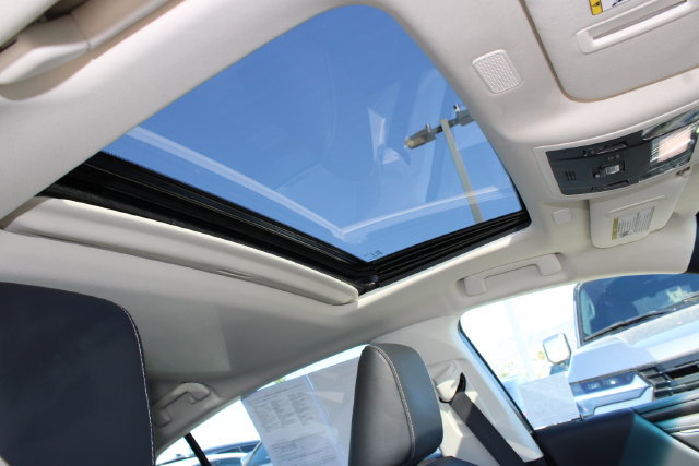 Certified 2025 Lexus ES 300h w/ Premium Package FWD image 6