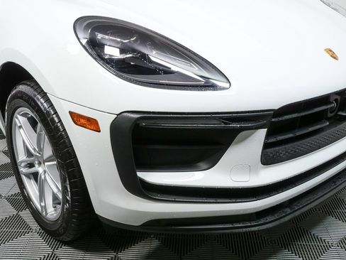 Certified 2025 Porsche Macan image 38