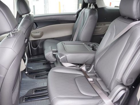 New 2026 Kia Carnival LXS image 11