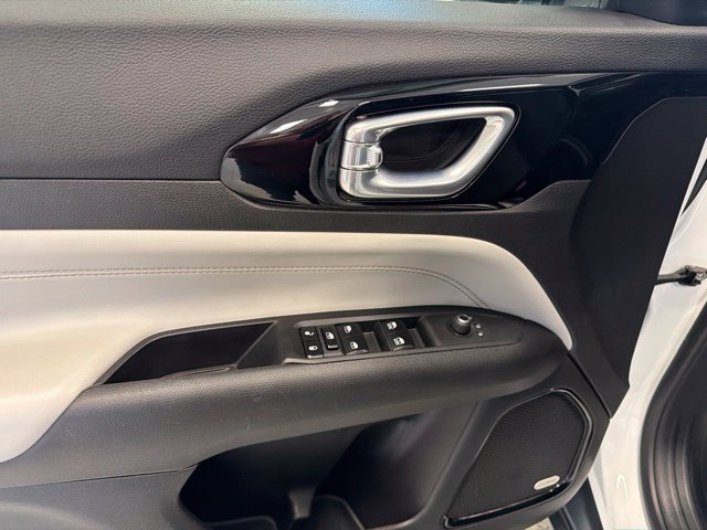 Used 2023 Jeep Compass Limited w/ Sun and Sound Group AWD/4WD image 29