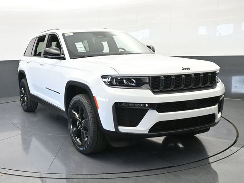 New 2026 Jeep Grand Cherokee Limited w/ Limited Altitude Package RWD image 9