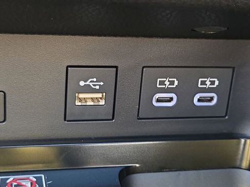 Used 2026 Toyota Camry SE w/ Multimedia Upgrade Package image 23