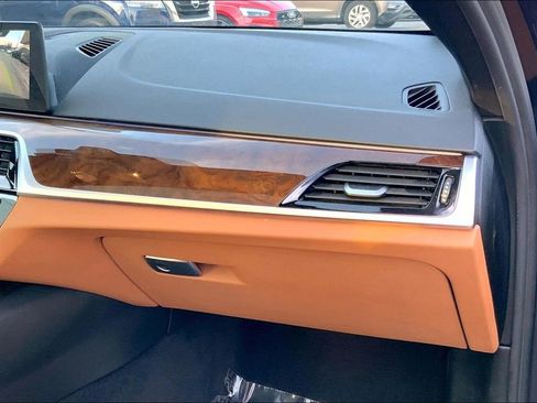 Used 2017 BMW 540i xDrive image 18