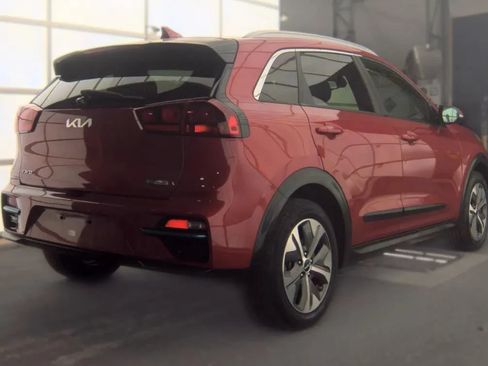 Used 2022 Kia Niro EX w/ Cold Weather Package FWD image 5