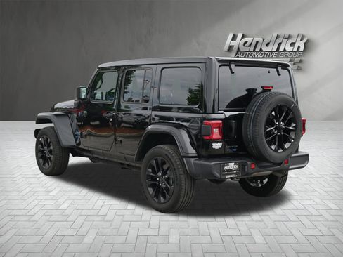 Used 2025 Jeep Wrangler Unlimited Sahara w/ Safety Group AWD/4WD image 8