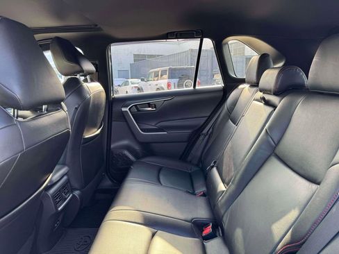 Used 2022 Toyota RAV4 SE image 11
