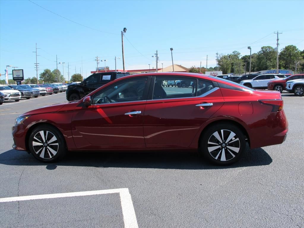 Used 2022 Nissan Altima 2.5 SV FWD image 6