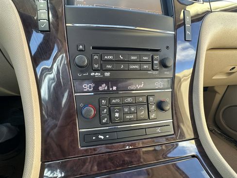 Used 2014 Cadillac Escalade ESV Premium AWD/4WD image 18
