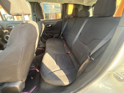 Used 2020 Jeep Renegade Latitude image 12