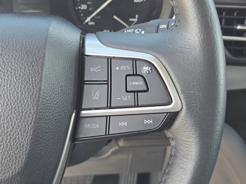 Used 2024 Toyota Sienna XLE image 18