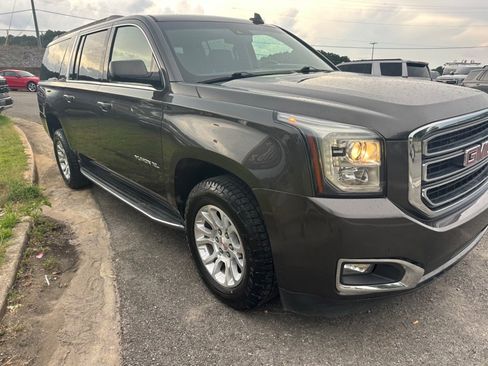 Used 2020 GMC Yukon XL SLT AWD/4WD image 4