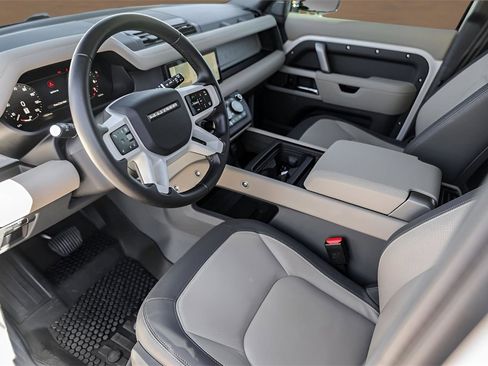 Used 2024 Land Rover Defender 110 X-Dynamic SE image 10