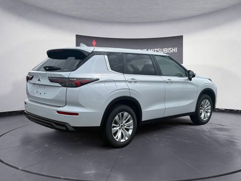 Used 2025 Mitsubishi Outlander ES AWD/4WD image 5