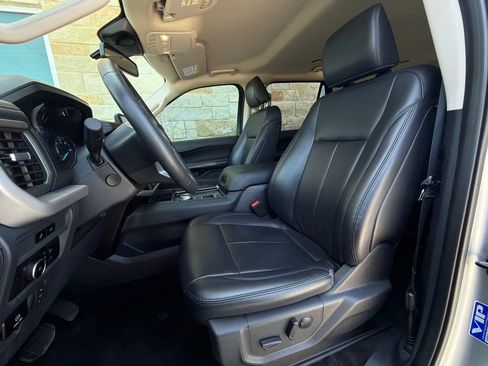 Used 2023 Ford Expedition XLT RWD image 6
