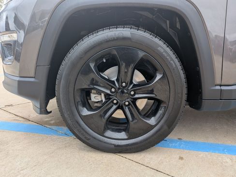 Used 2019 Jeep Compass Latitude image 30