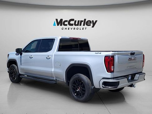 Used 2022 GMC Sierra 1500 Elevation w/ Elevation Premium Package AWD/4WD image 5