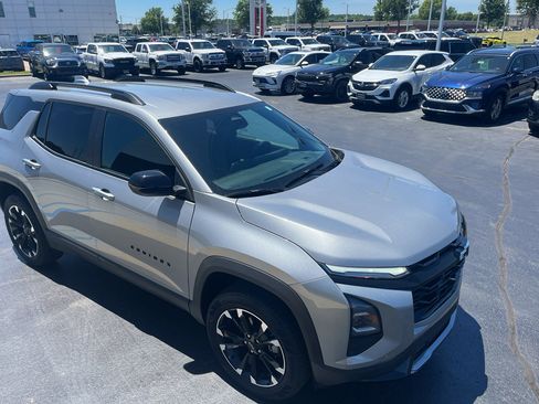 Used 2025 Chevrolet Equinox RS FWD image 5