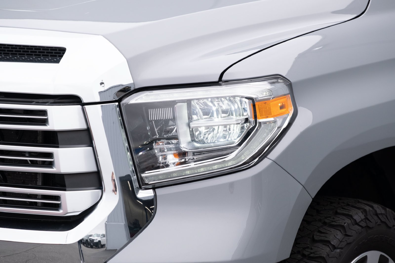 Used 2021 Toyota Tundra Limited w/ Limited Premium Package AWD/4WD image 22