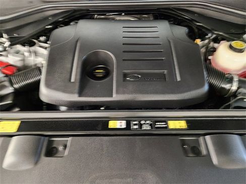 Used 2025 Land Rover Range Rover Sport SE image 32
