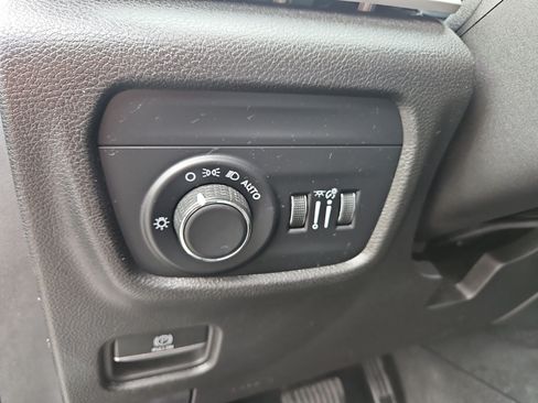 Used 2023 Jeep Grand Cherokee L Laredo RWD image 24