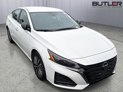 Used 2025 Nissan Altima 2.5 SV FWD image 4