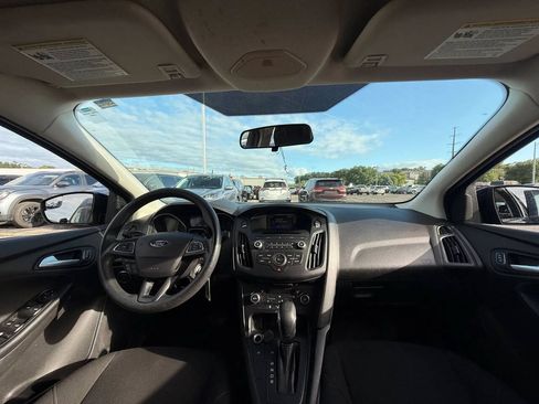 Used 2017 Ford Focus SE FWD image 19