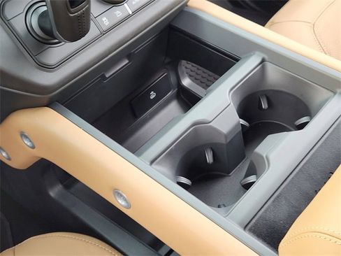 New 2026 Land Rover Defender 110 X-Dynamic SE image 15