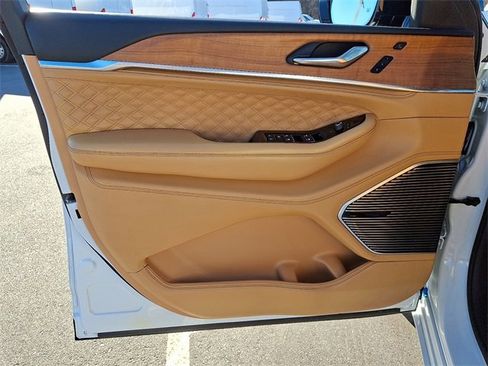 Used 2024 Jeep Grand Cherokee L Summit image 12